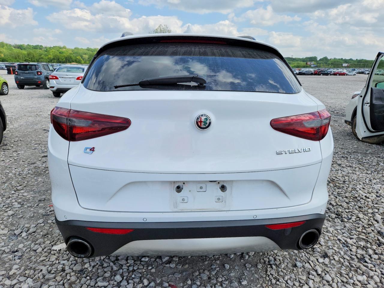2018 Alfa Romeo Stelvio Ti Sport - Image 6