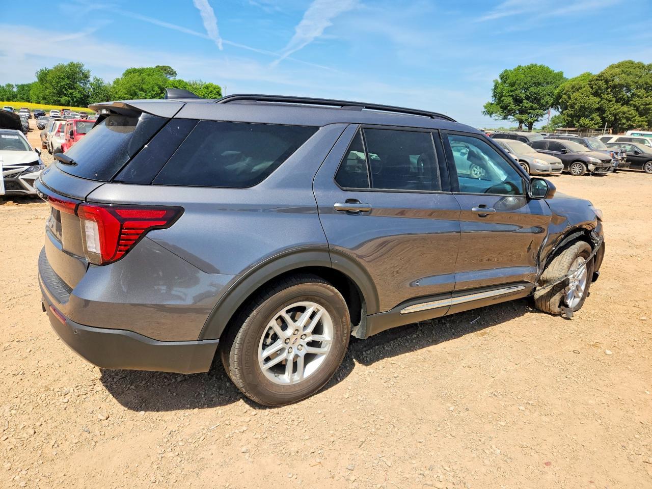 2025 Ford Explorer Active - Фото 3