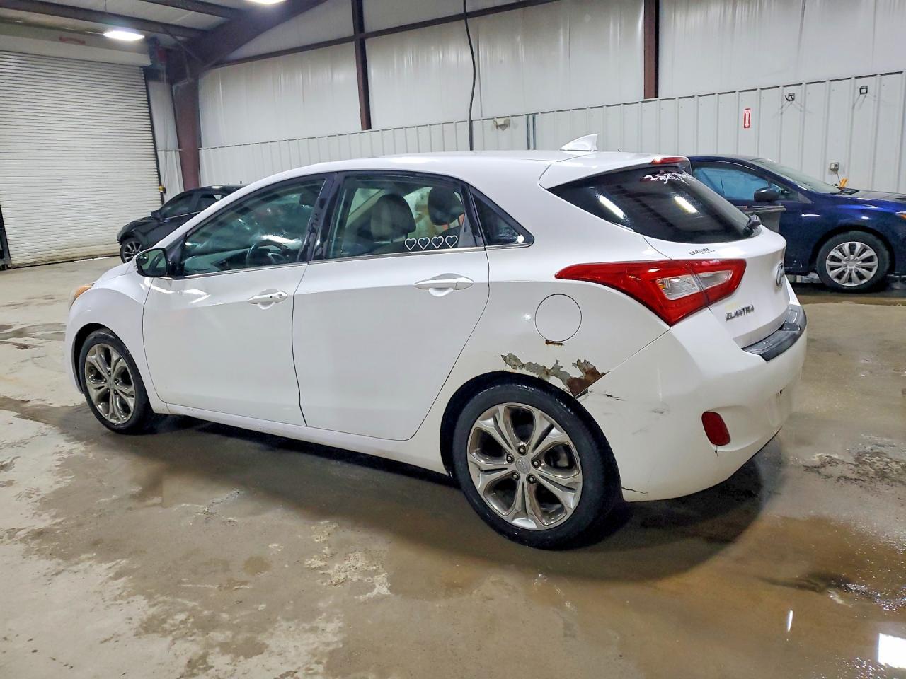 2015 Hyundai Elantra Gt Base - Image 2