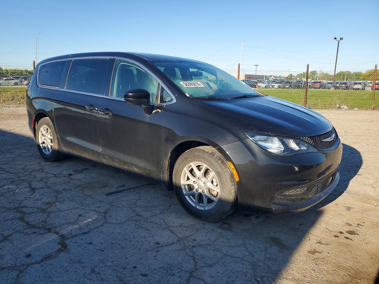 2022 Chrysler Voyager Lx - Image 4