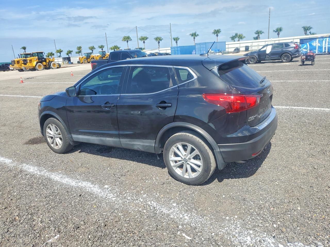 2019 Nissan Rogue Sport S - Фото 2
