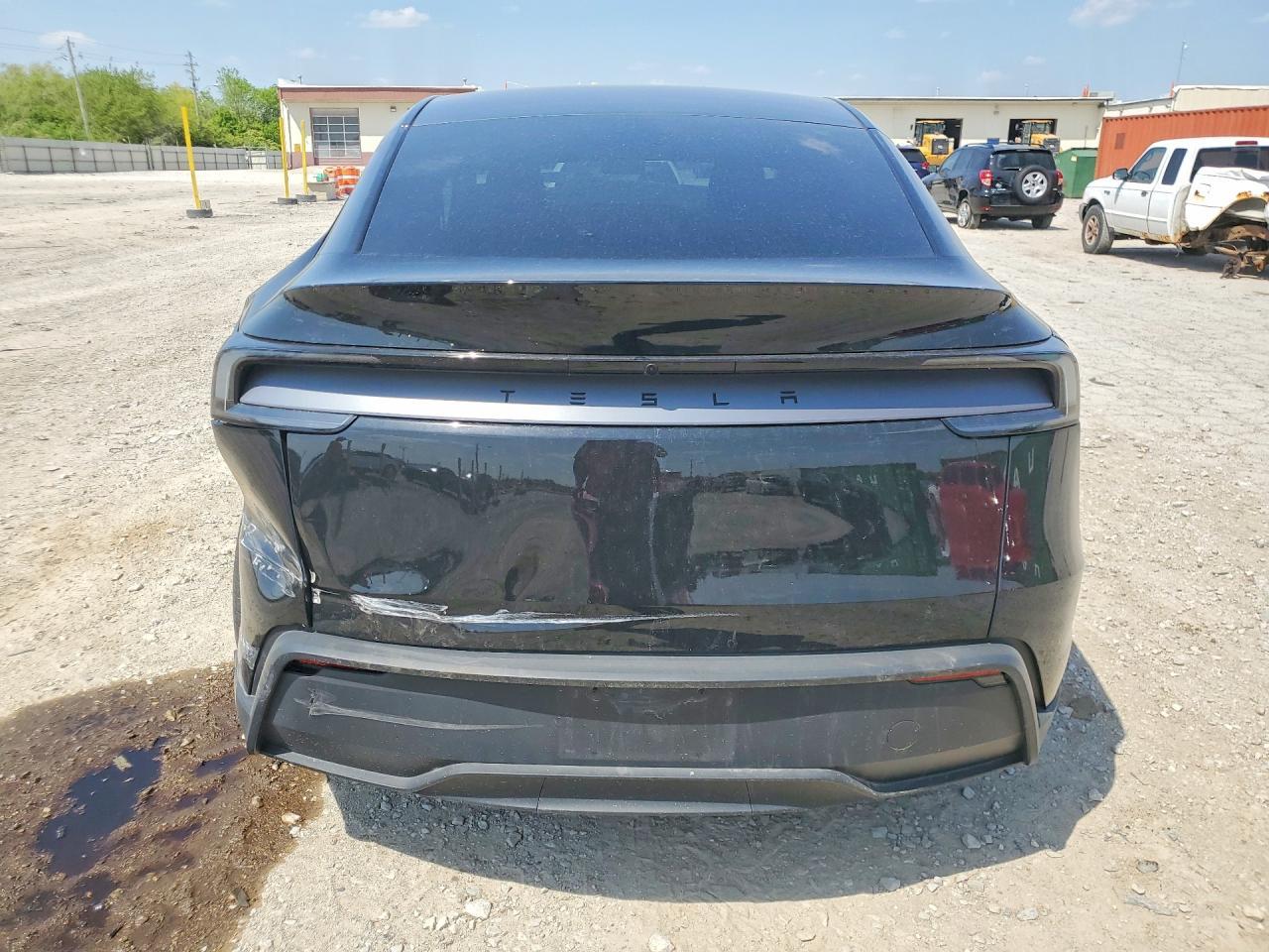 2026 Tesla Model Y - Фото 6