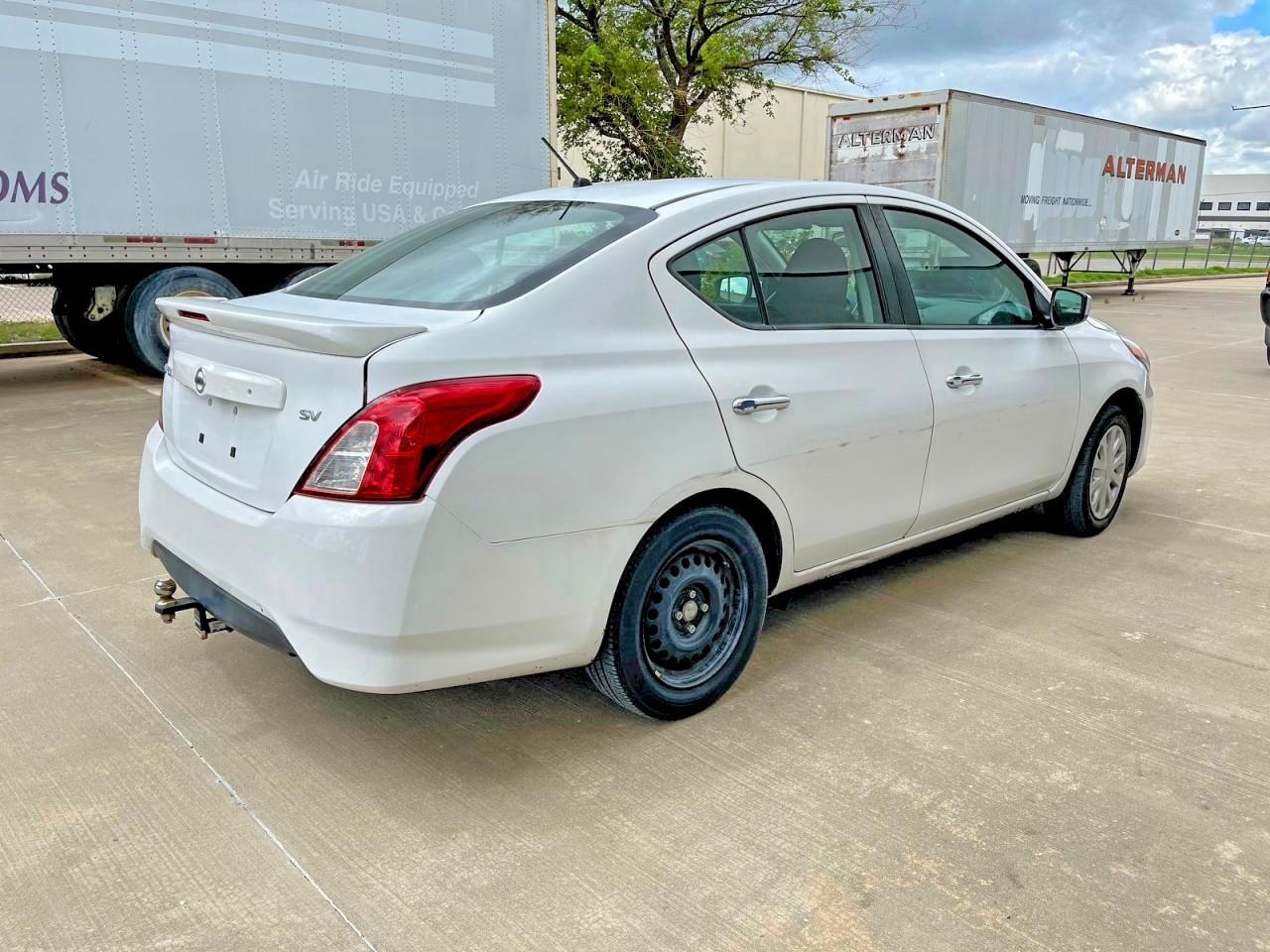 2019 Nissan Versa Sv - Image 4