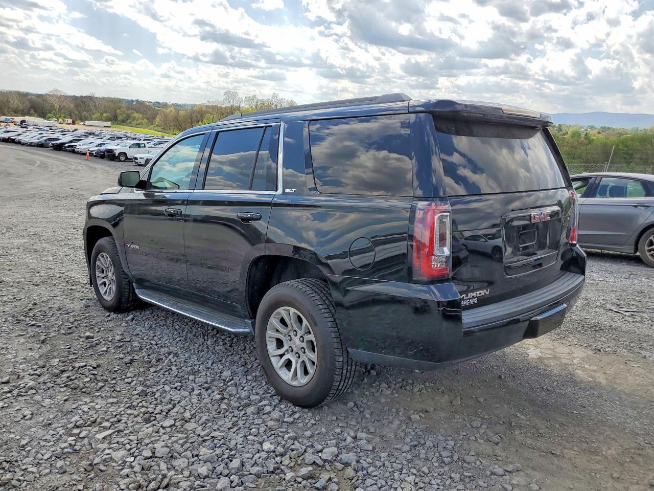 2017 GMC Yukon Slt - Фото 2