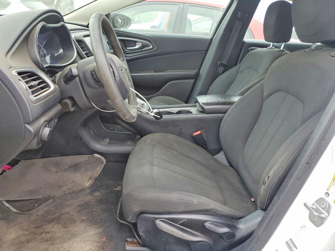 2016 Chrysler 200 Limited - Image 7