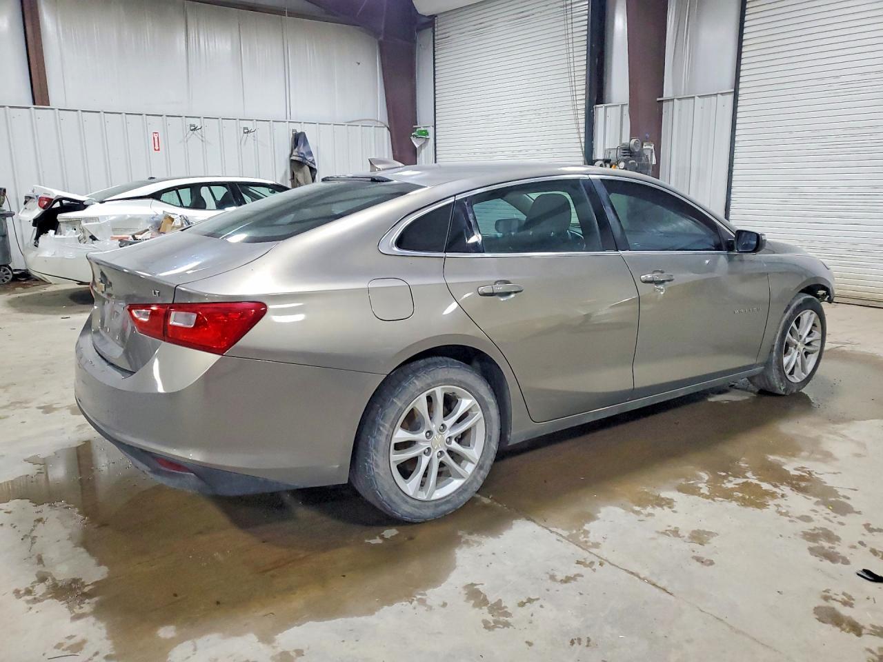 2017 Chevrolet Malibu Lt - Image 3