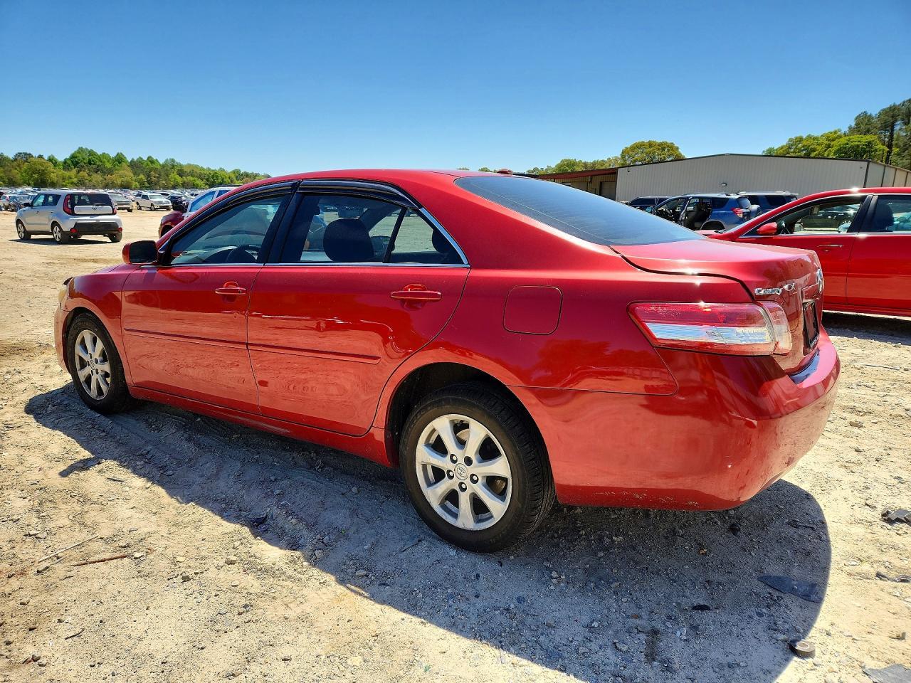 2011 Toyota Camry Le - Фото 2
