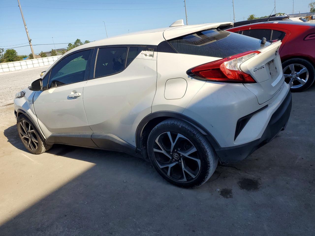 2019 Toyota C-Hr Xle - Image 2