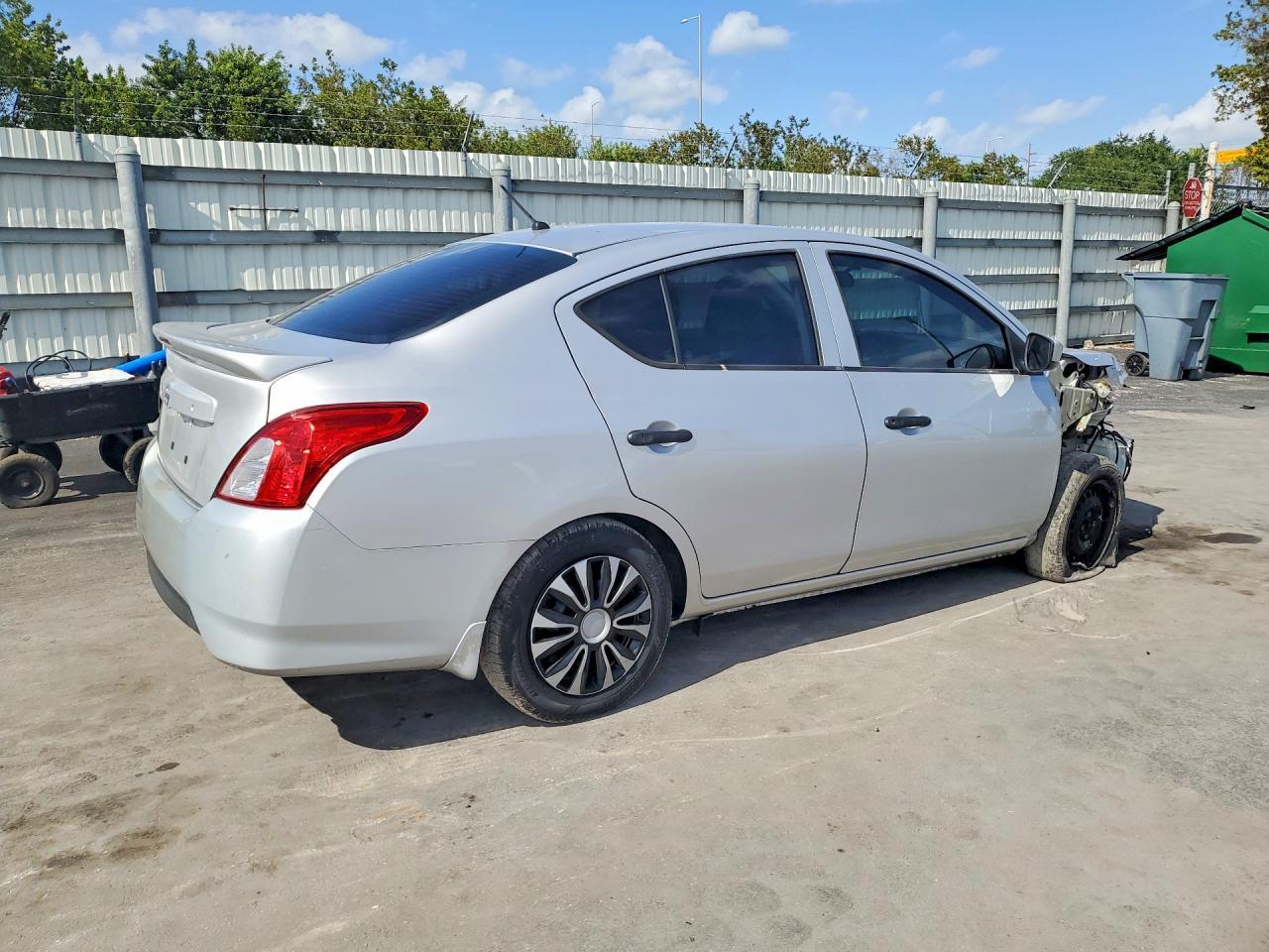 2018 Nissan Versa S Plus - Фото 3