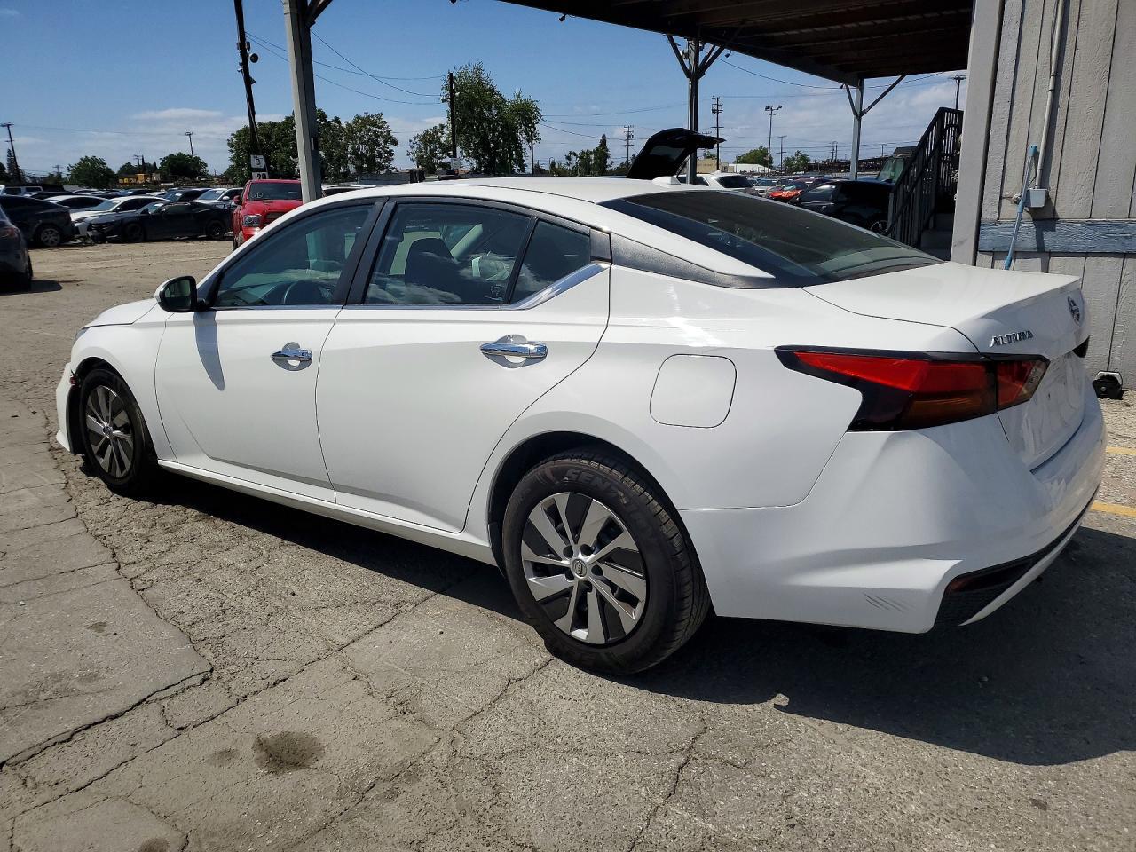 2020 Nissan Altima S - Фото 2