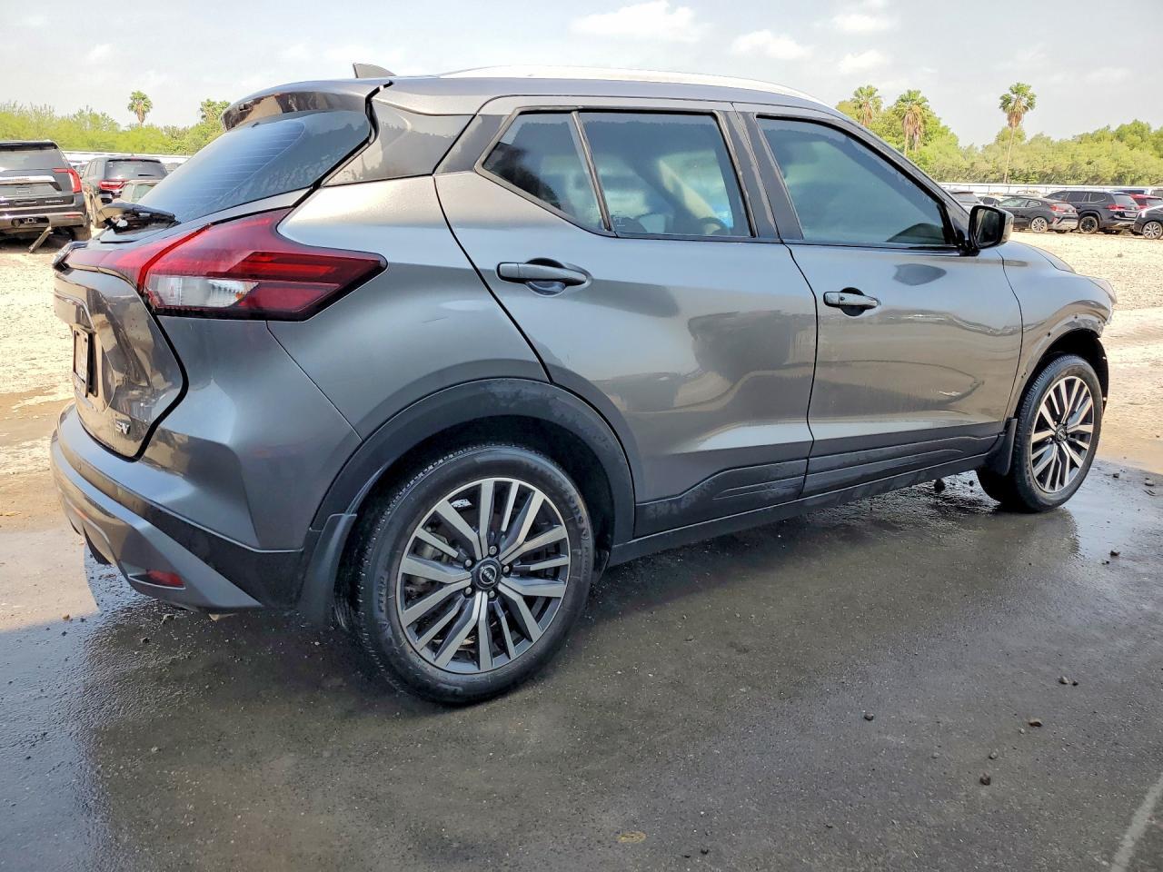 2023 Nissan Kicks Sv - Image 3
