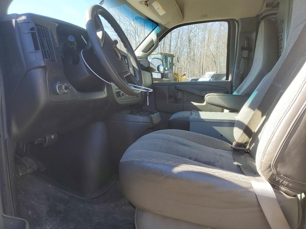 2016 Chevrolet Express G2500 - Image 7