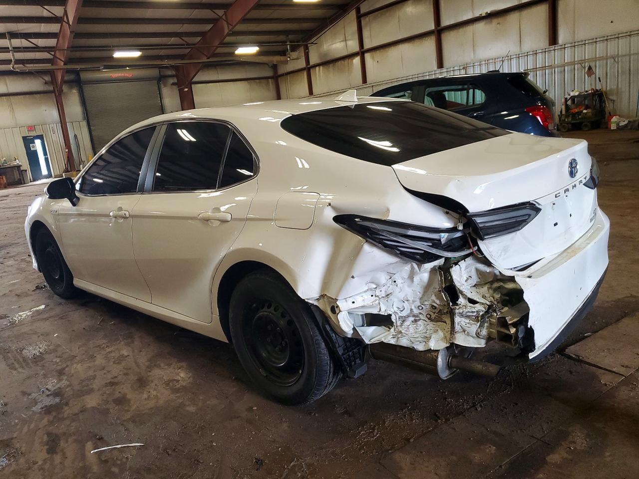2020 Toyota Camry Le - Фото 2