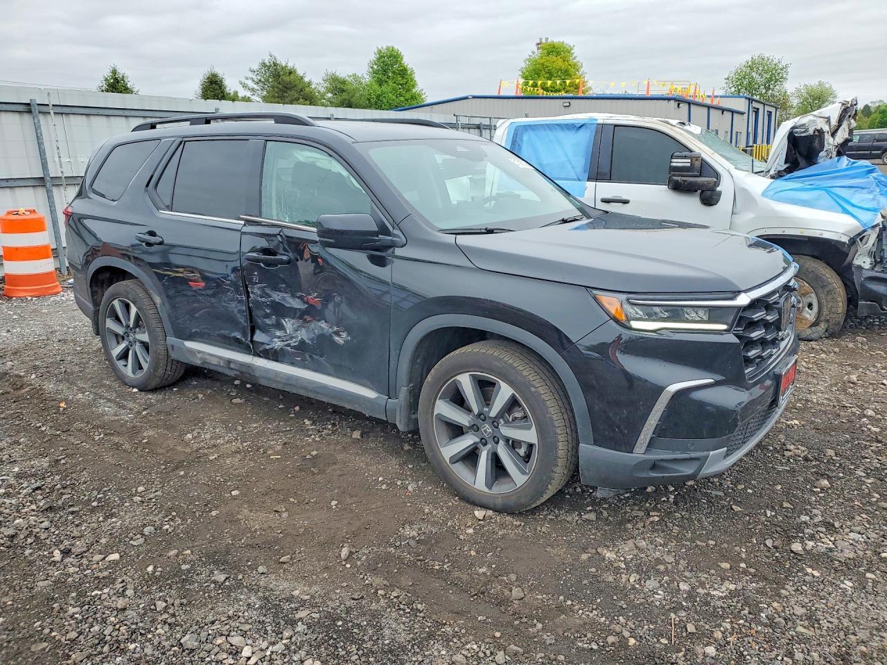 2025 Honda Pilot Touring - Image 4