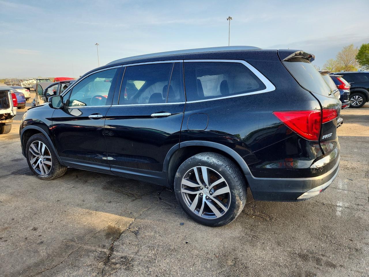 2016 Honda Pilot Elite - Фото 2