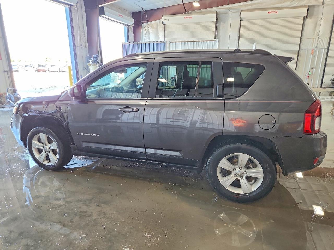 2016 Jeep Compass Latitude - Фото 2