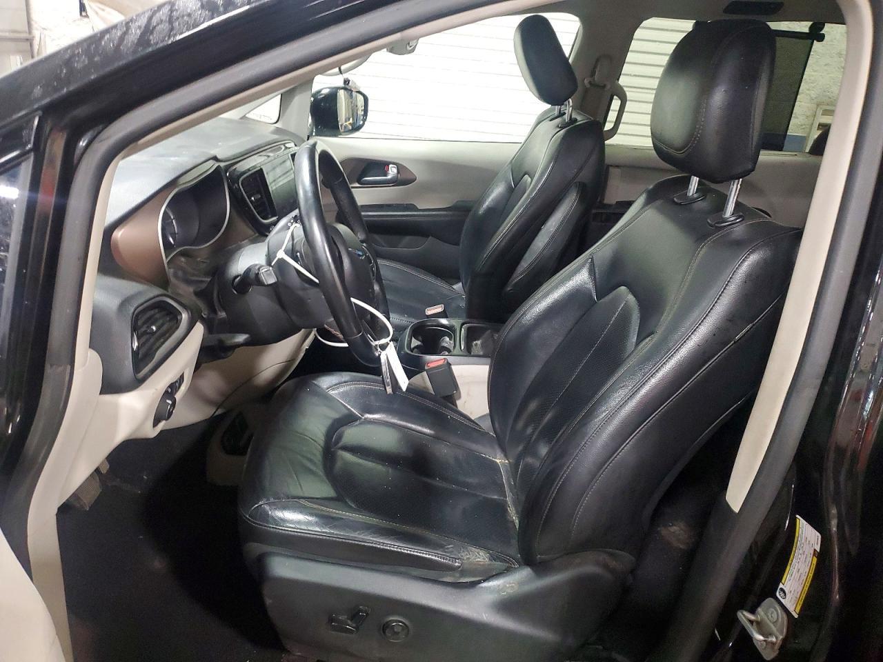 2018 Chrysler Pacifica Hybrid Touring L - Image 7