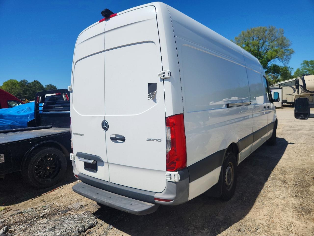 2022 Mercedes Benz Sprinter 2500 Delivery Van - Фото 3