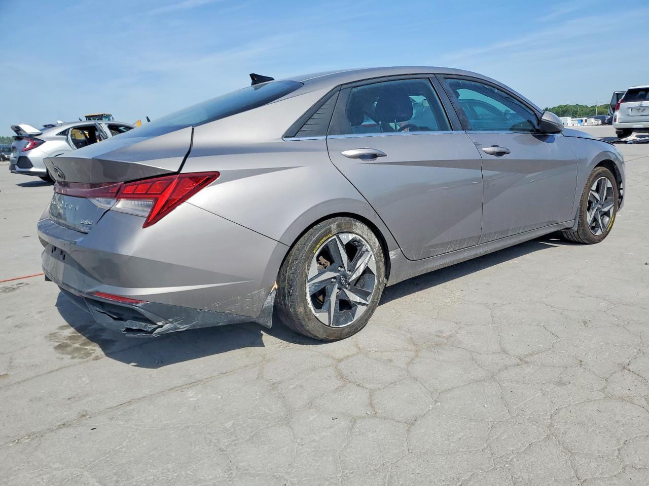 2023 Hyundai Elantra Limited - Фото 3