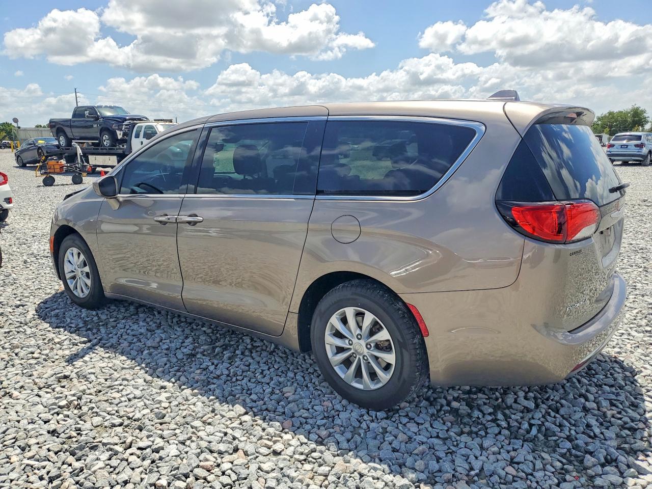 2018 Chrysler Pacifica Touring Plus - Фото 2