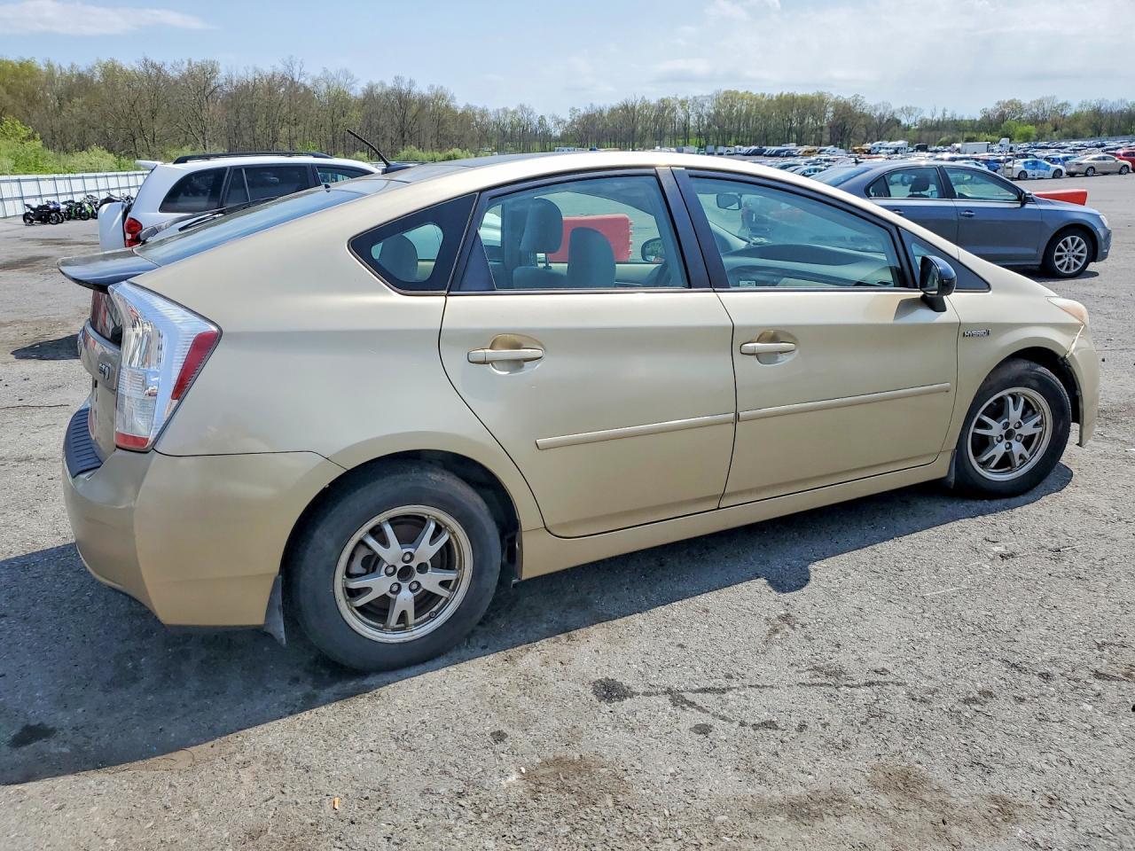 2011 Toyota Prius Three - Фото 3