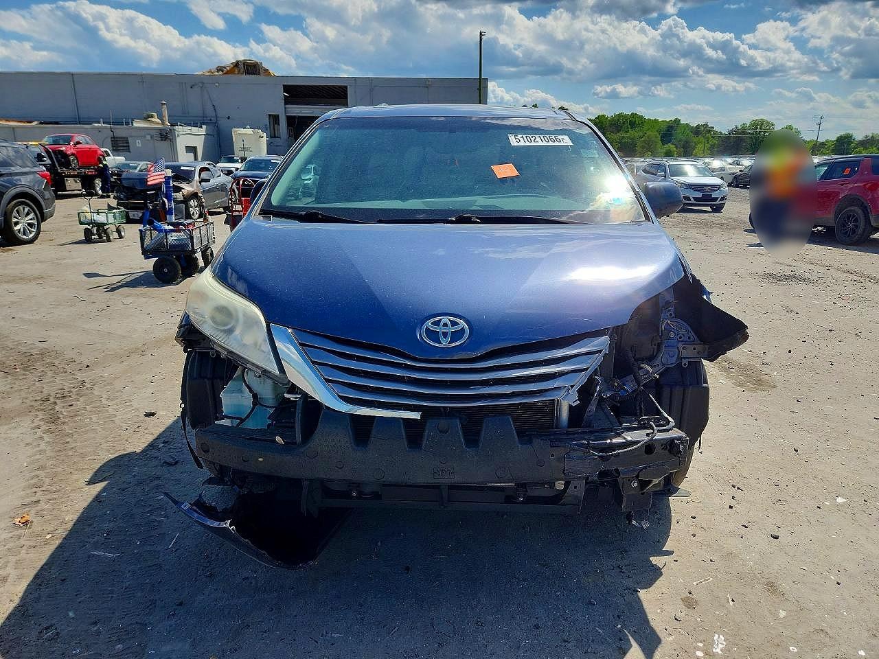 2015 Toyota Sienna Xle 8-Passenger - Image 5
