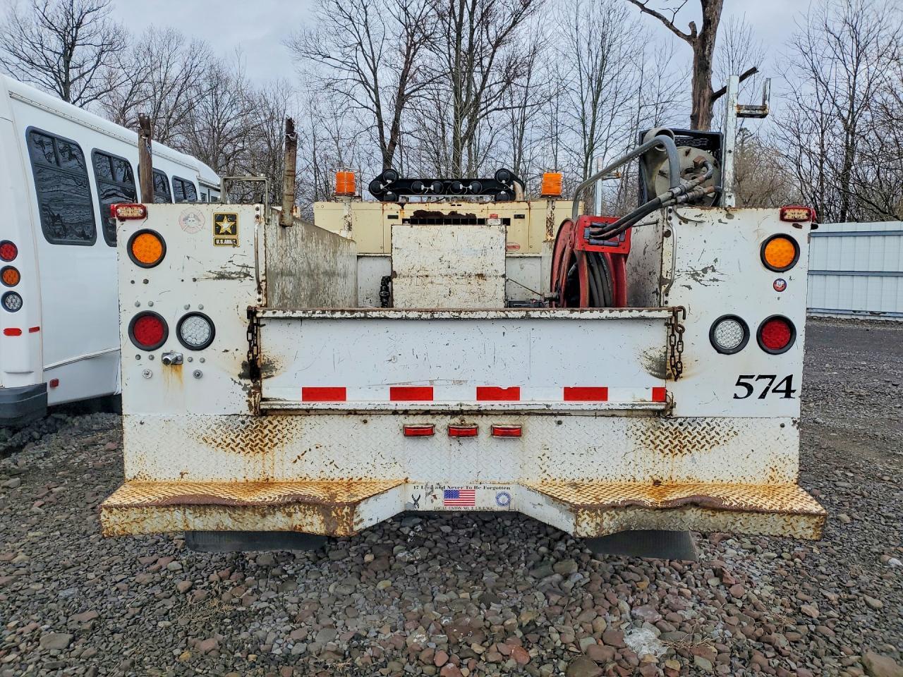 2000 Ford F450 Super Duty Utility / Service Truck - Image 6