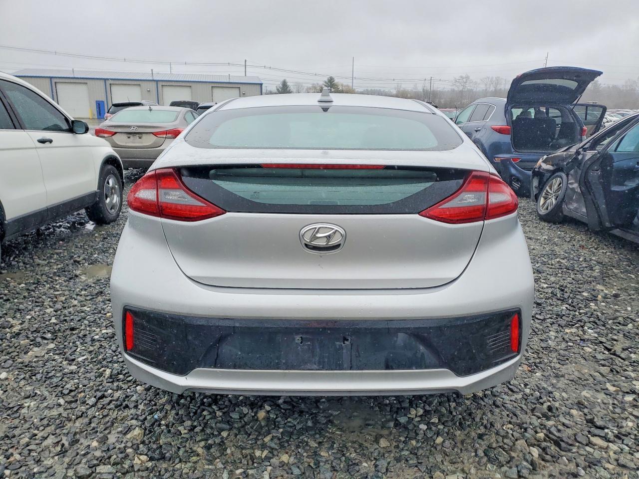 2017 Hyundai Ioniq Hybrid Sel - Image 6