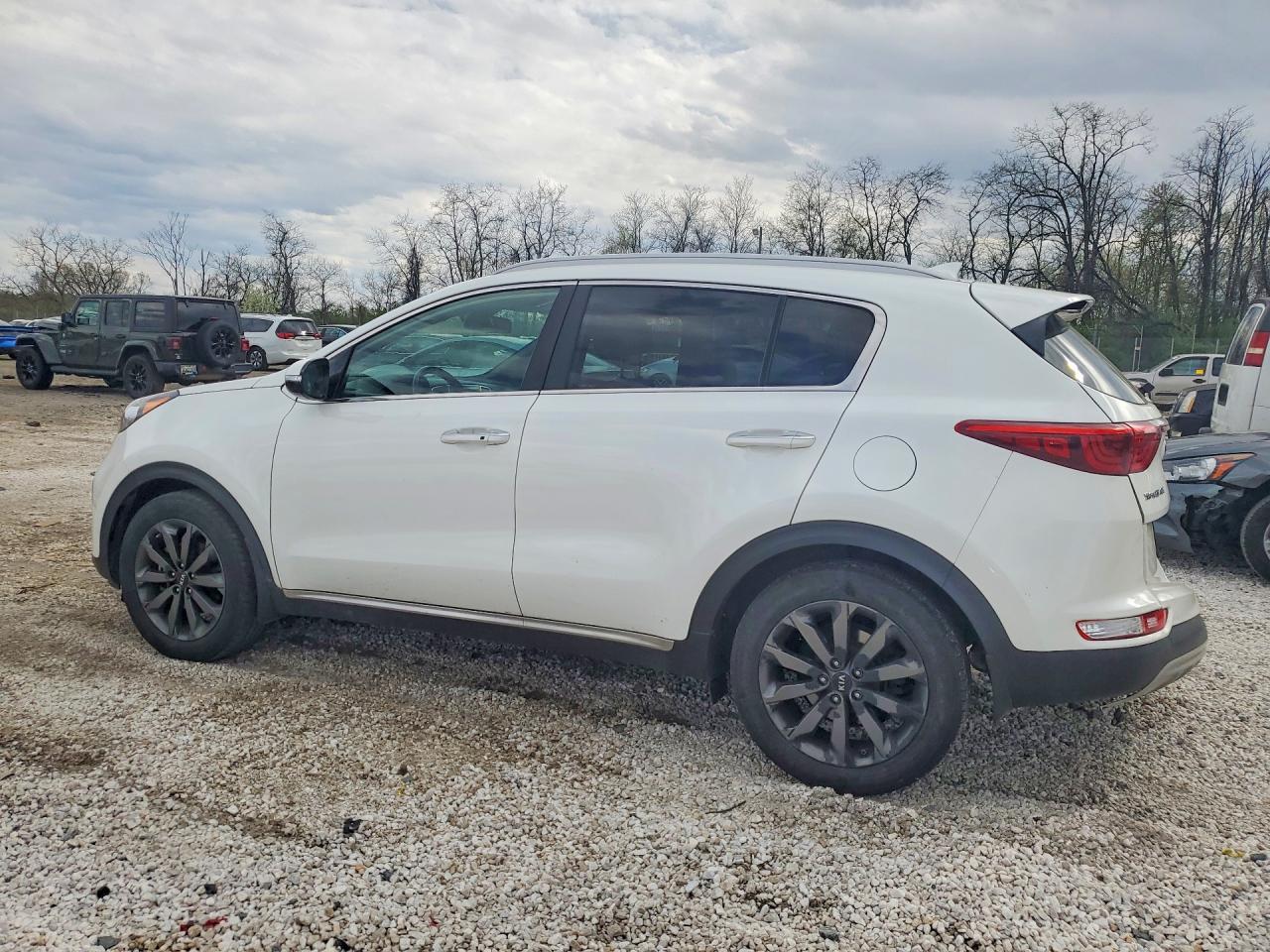 2019 Kia Sportage Ex - Image 2