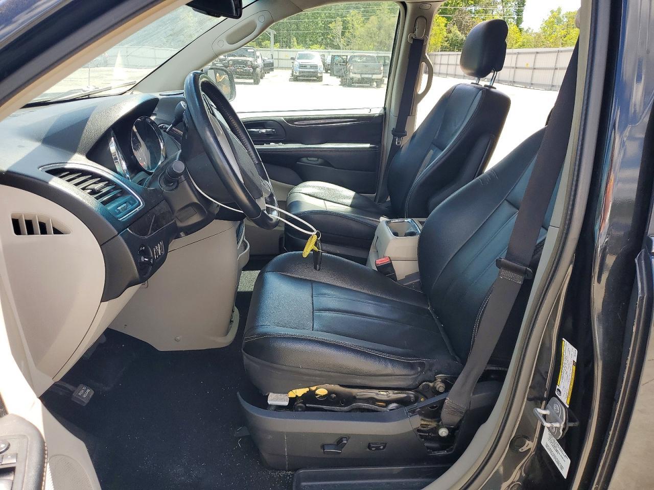 2014 Chrysler Town & Country Touring - Фото 7