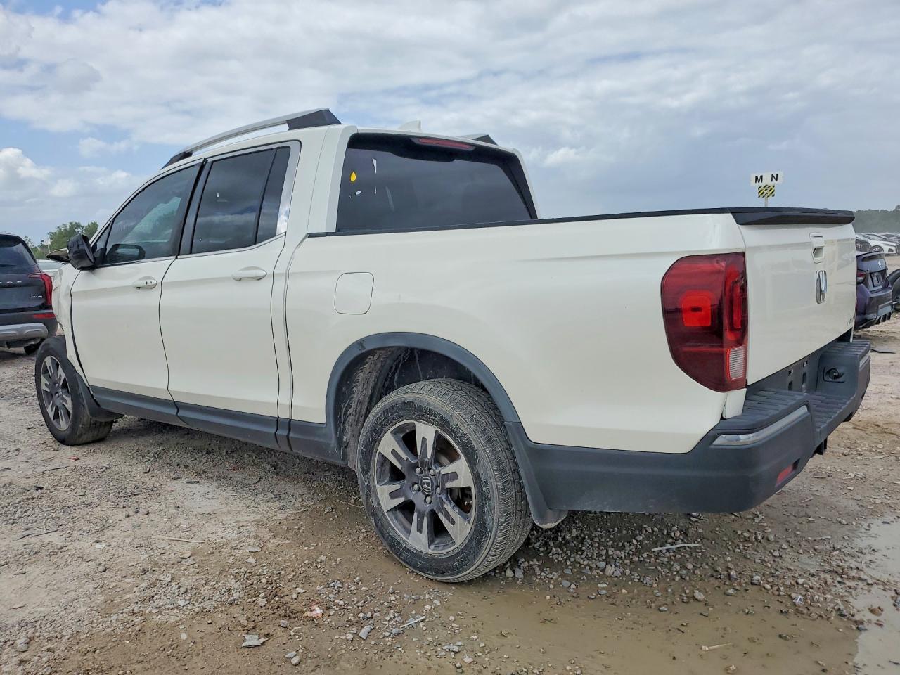 2017 Honda Ridgeline Rtl - Image 2