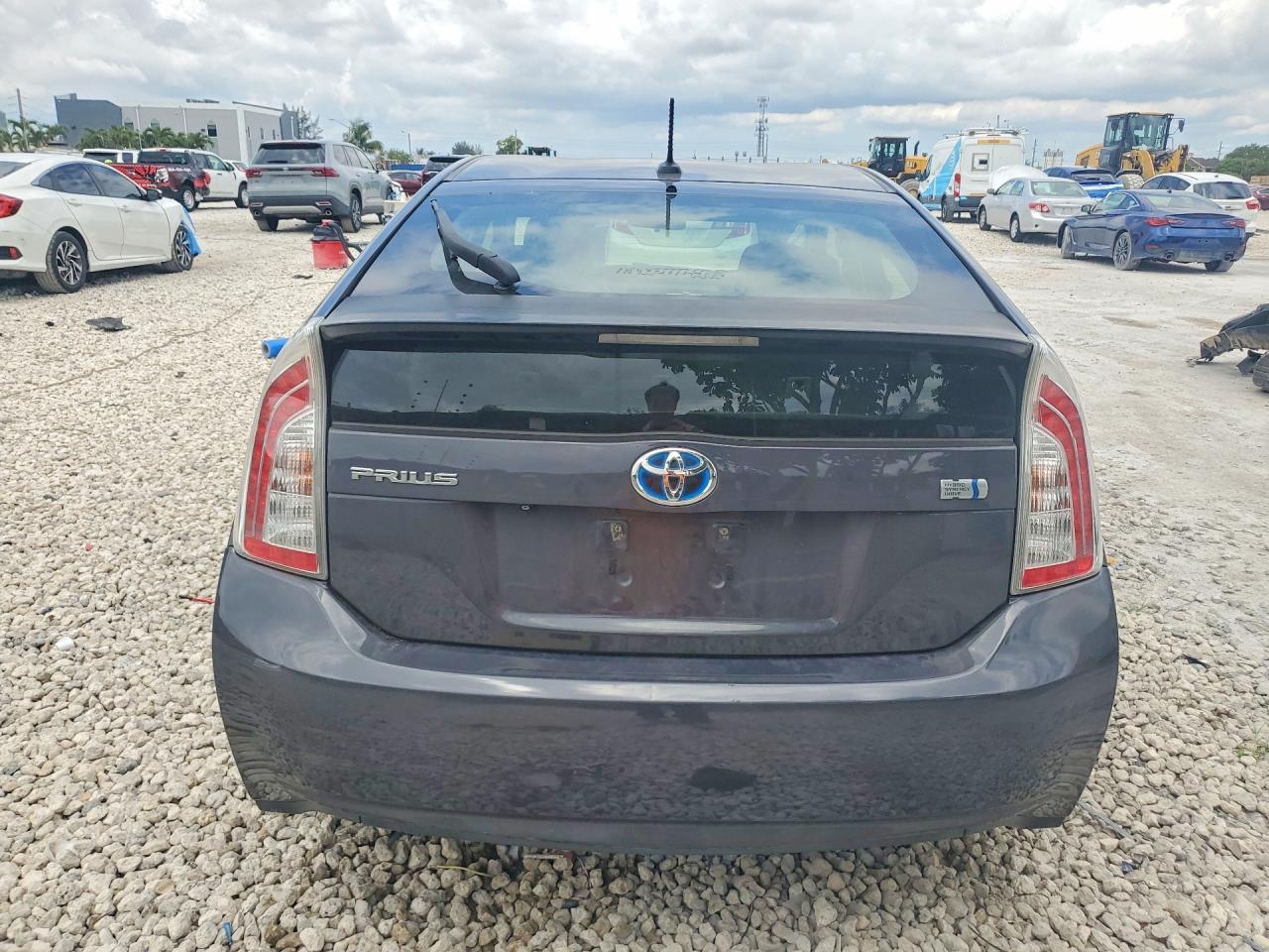 2012 Toyota Prius Three - Фото 6