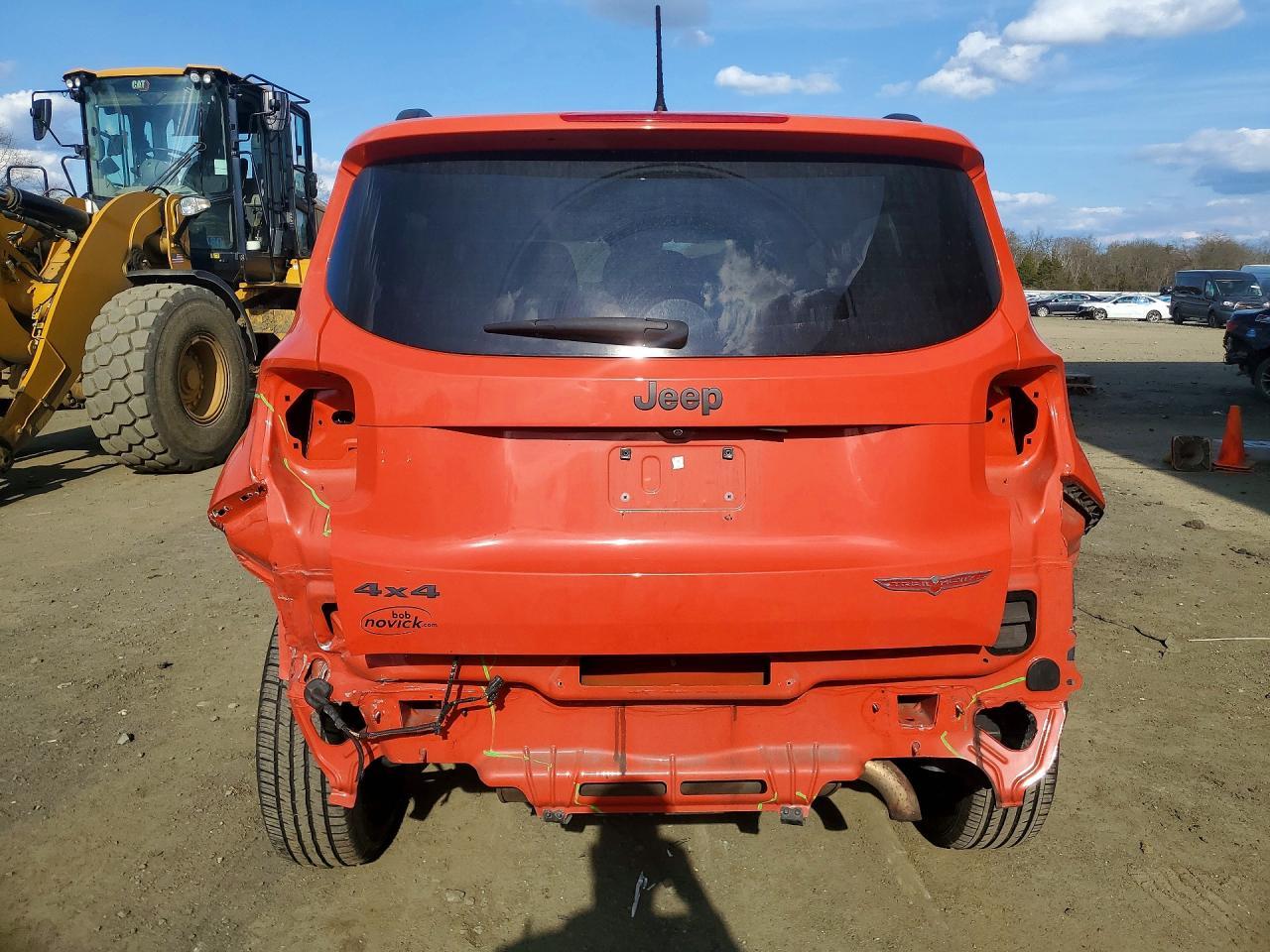 2017 Jeep Renegade Trailhawk - Image 6