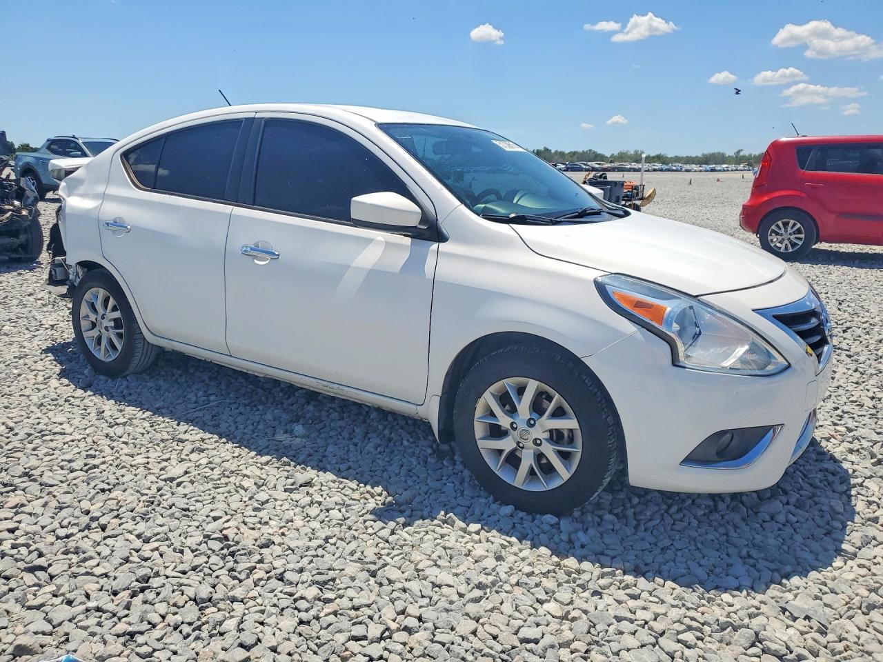 2018 Nissan Versa Sv - Фото 4