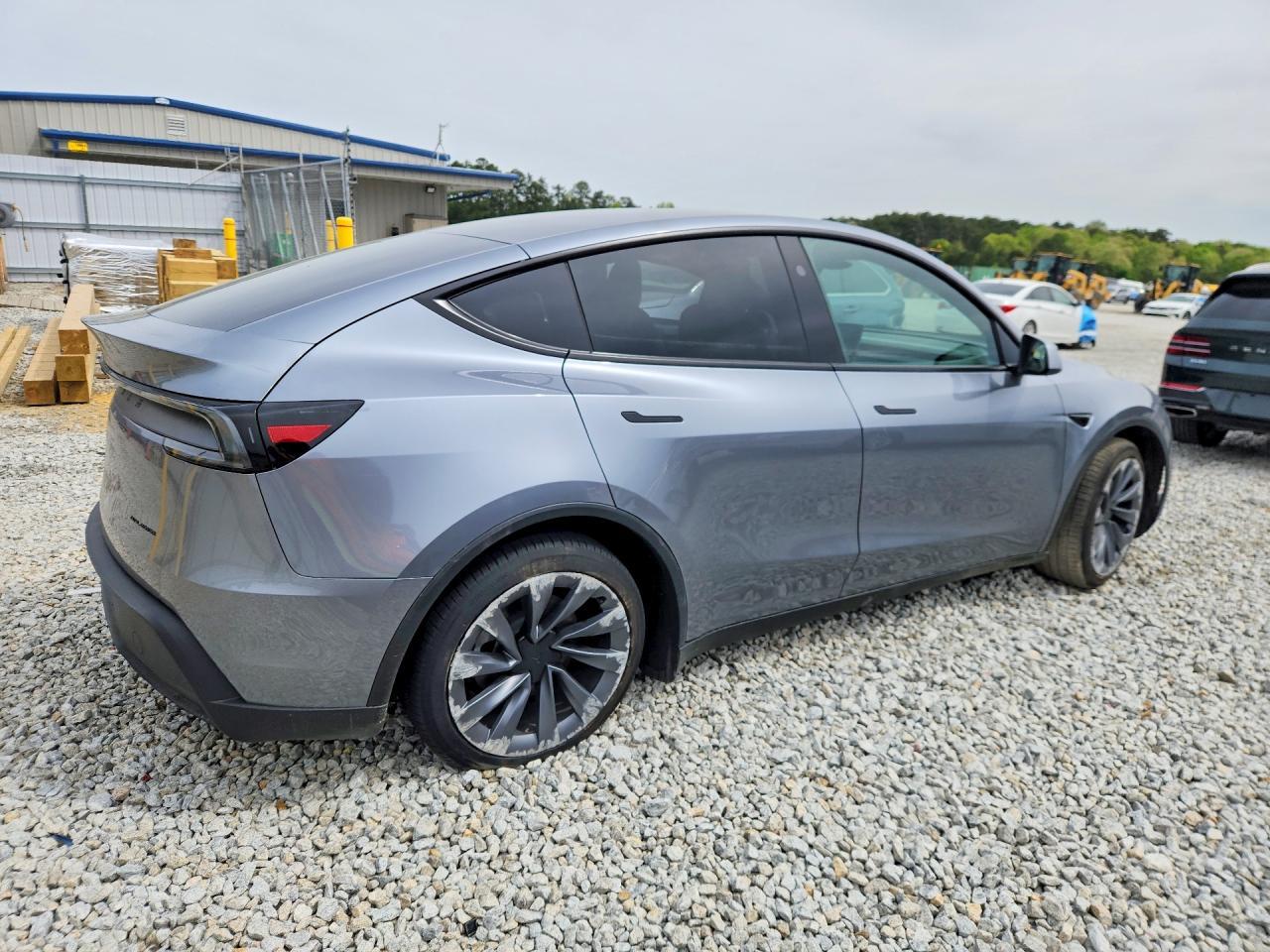 2026 Tesla Model Y - Image 3