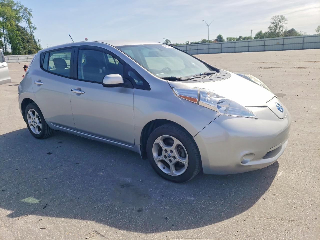 2013 Nissan Leaf S - Image 4