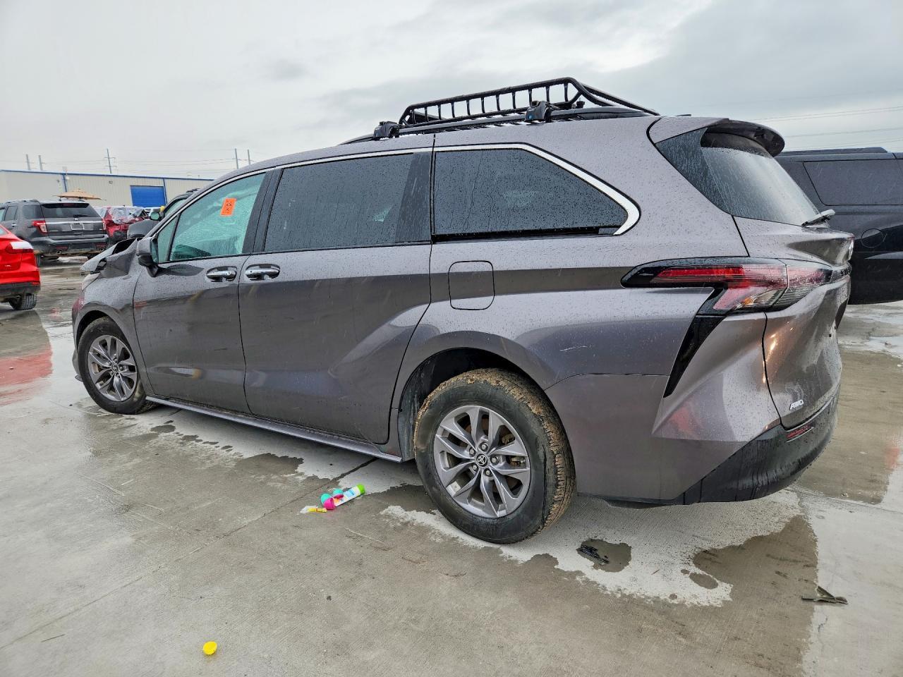 2024 Toyota Sienna Xle 7-Passenger - Image 2