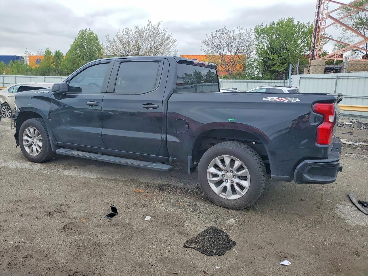 2021 Chevrolet Silverado K1500 Custom - Фото 2