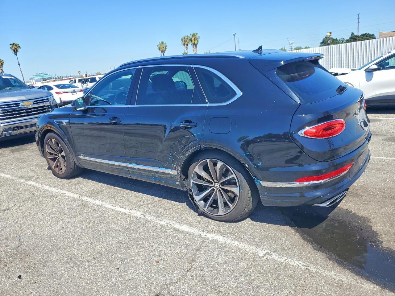 2021 Bentley Bentayga - Фото 2