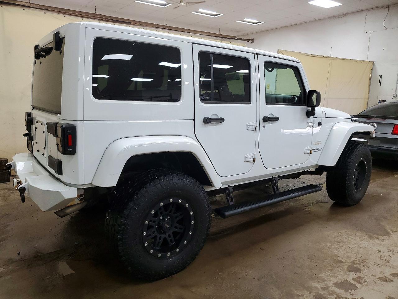 2014 Jeep Wrangler Unlimited Sahara - Image 3
