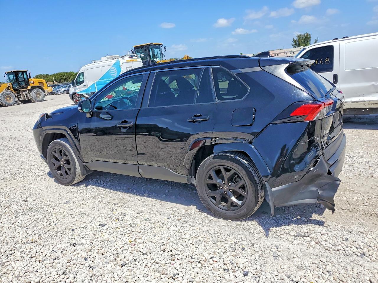 2024 Toyota Rav4 Xle - Фото 2