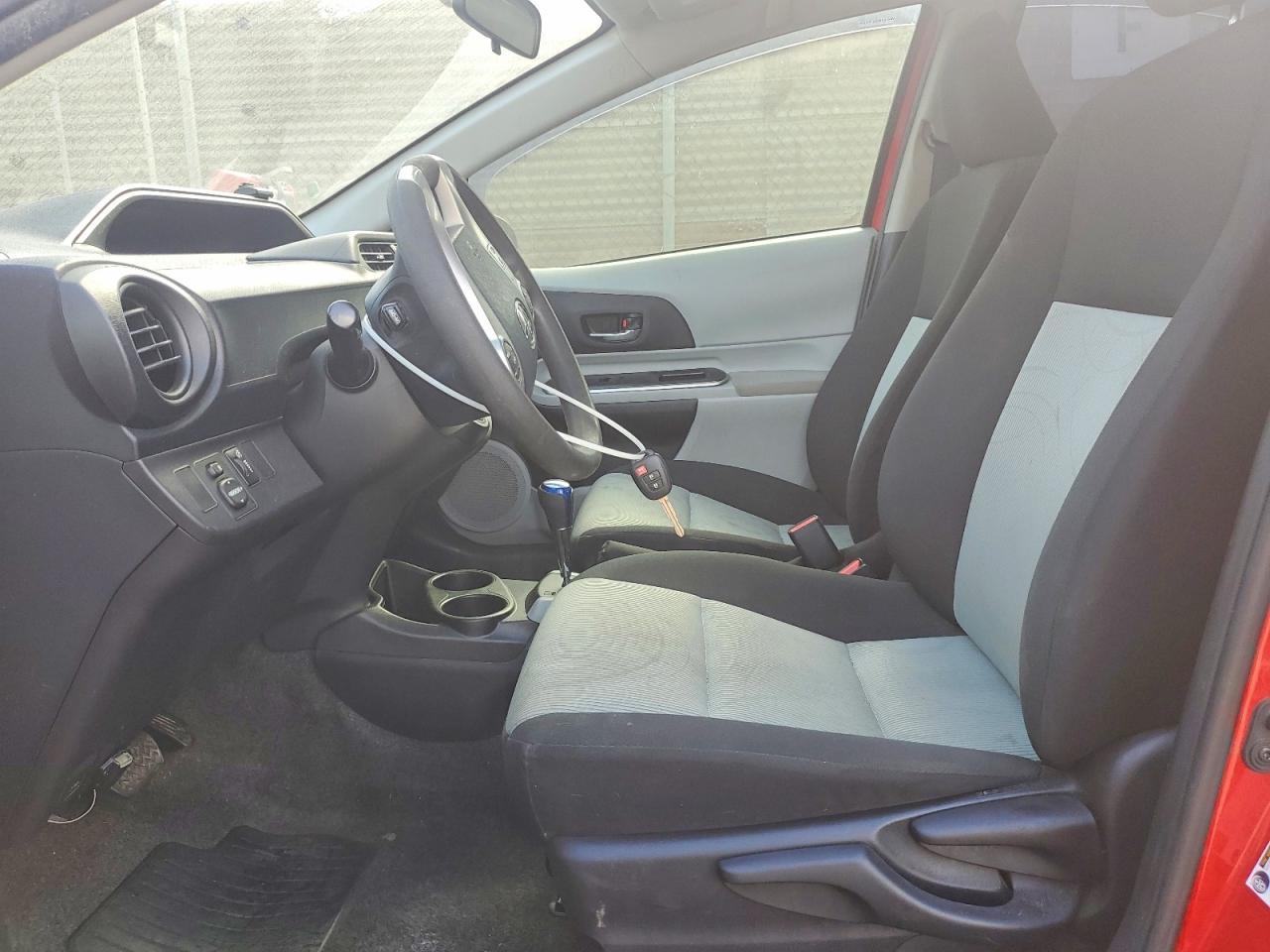 2014 Toyota Prius C Two - Фото 7