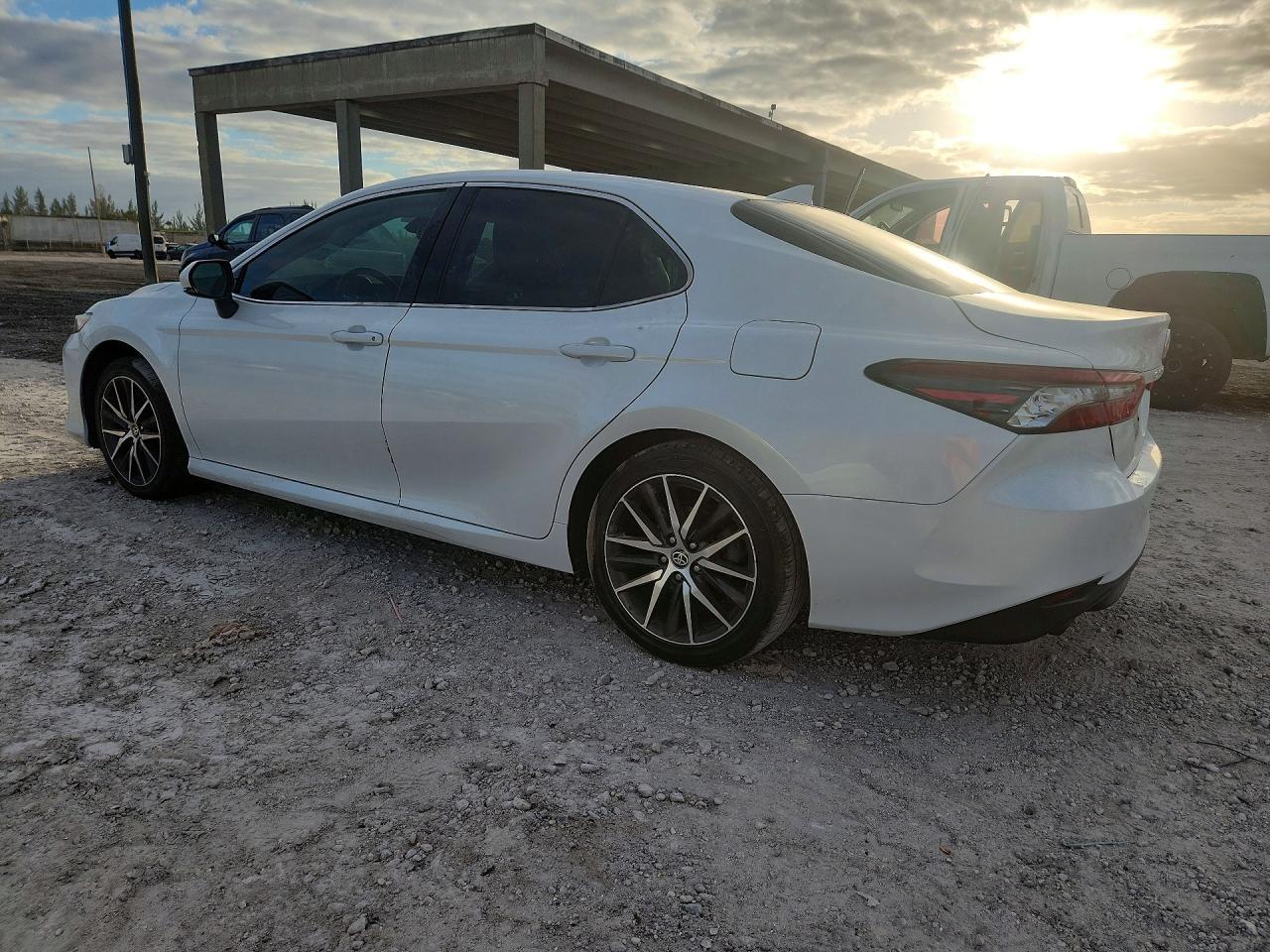 2022 Toyota Camry Xle - Фото 2
