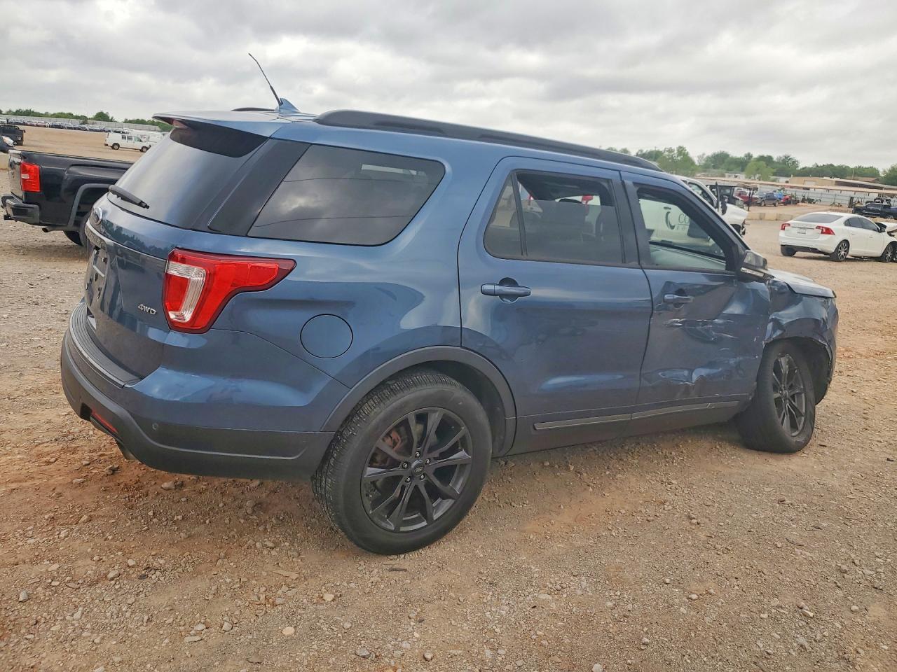 2019 Ford Explorer Xlt - Фото 3