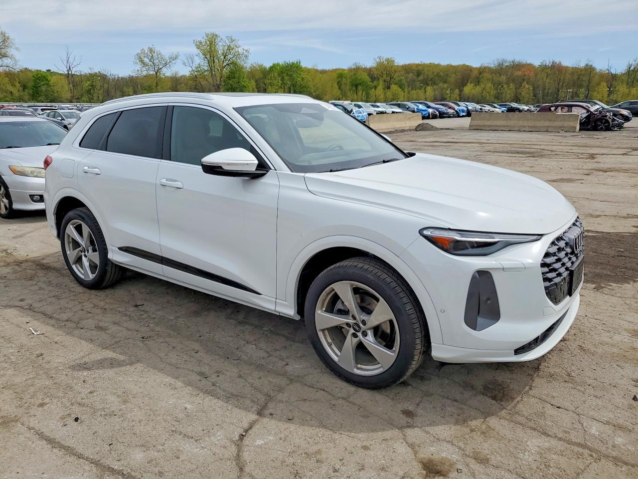 2025 Audi Q5 - Image 4