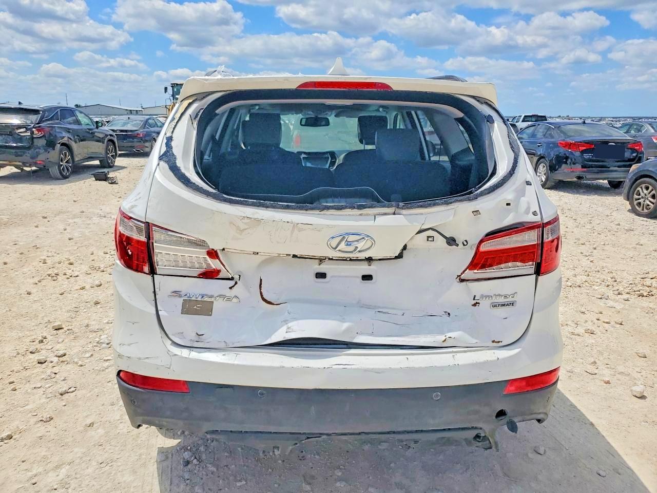 2016 Hyundai Sante Fe - Image 6