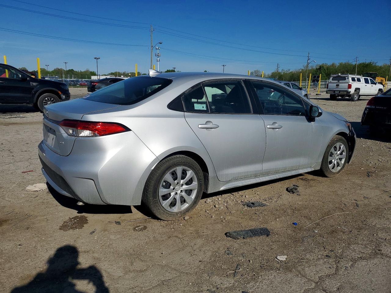 2021 Toyota Corolla Le - Фото 3