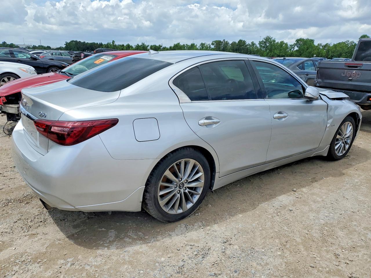 2018 Infiniti Q50 3.0T Luxe - Фото 3
