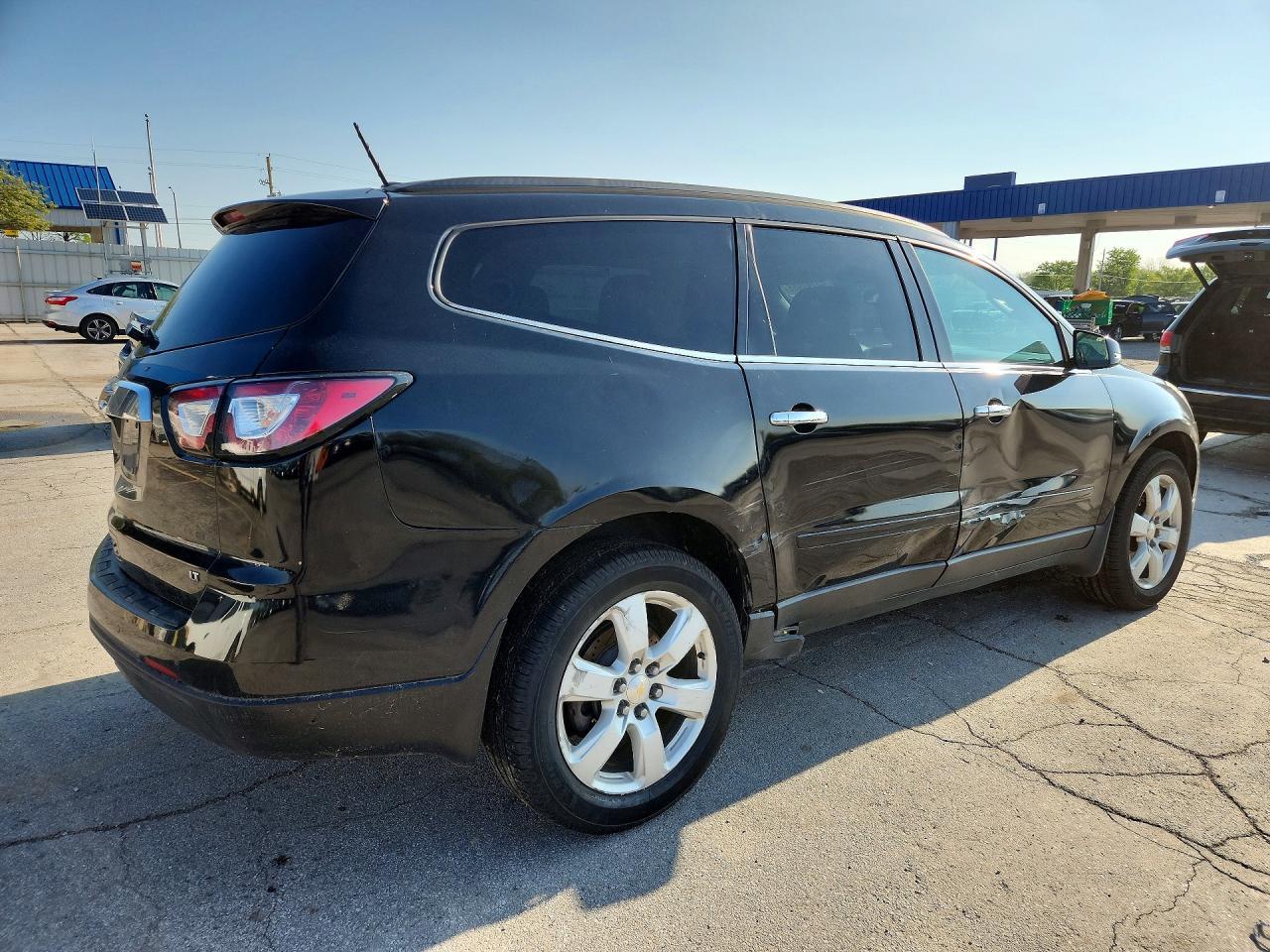 2017 Chevrolet Traverse Lt - Image 3