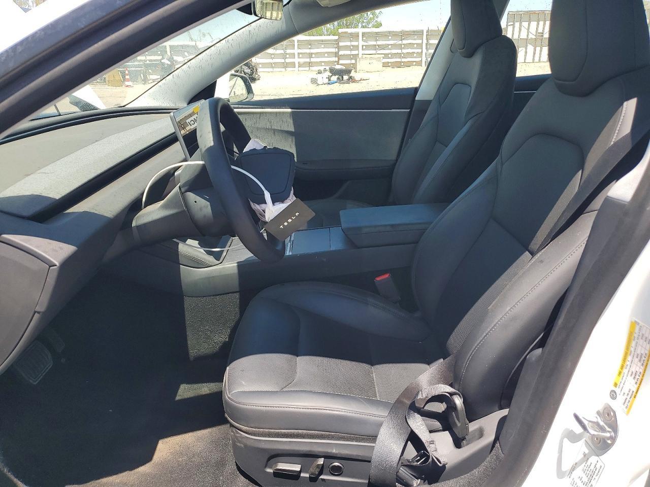 2025 Tesla Model 3 - Фото 7